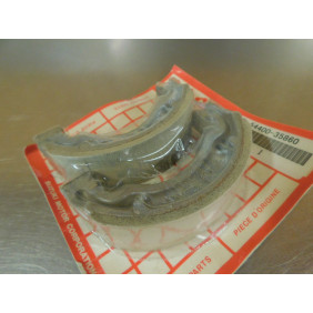 Mâchoires de frein Suzuki AX 100 1994-96/ TS 50 1971-74/ RB 50 1987/ RV 90 1972 54400-35860