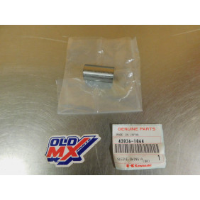 Entretoise de bras-oscillant Kawasaki KDX 200/250 1989-95/ KLX 250/300 /KX 125/250/500 42036-1064