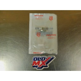 Boulon de plaque latérale Honda CRM 125 1990-1999/ 650 DOMINATOR 1988-90/ 600 Transalp/ 650 Africa Twin 1988-89 90102-MM9-010