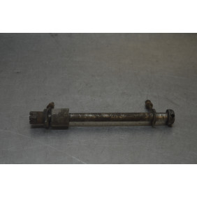 Axe de roue arrière+tendeurs Honda CB 125 S