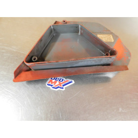 Plaque latéral gauche HONDA 125 XLS
