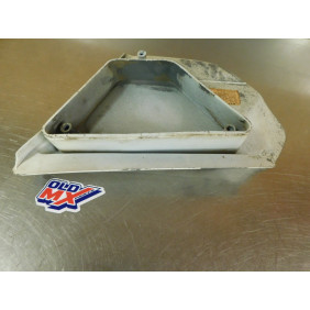 Plaque latéral gauche HONDA 125 XLS