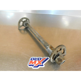 Axe de roue arrière + tendeurs SUZUKI 600 DR 