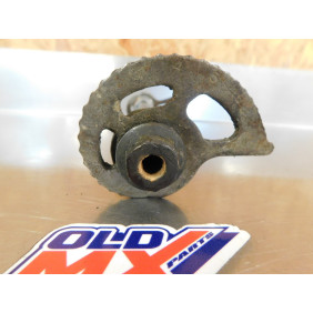 Axe de roue arrière + tendeurs SUZUKI 600 DR 