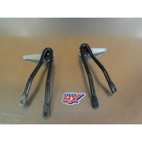 Support de cales pieds + cales pieds Aprilia 125 SX 