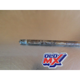 Axe de roue avant Yamaha 125 AT2