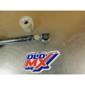 Axe moteur + entretoise Suzuki 350 DR