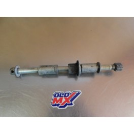 Axe de roue avant Suzuki 125 GT