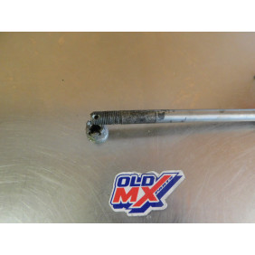 Axe de roue avant Honda 125 XL