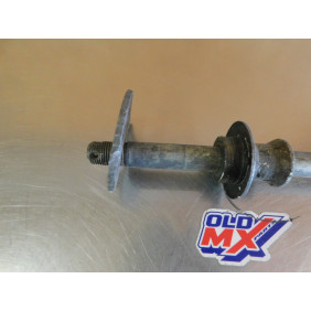 Axe de roue arrière Yamaha 600 XT 