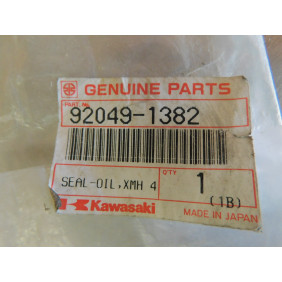 Cache poussière de direction Kawasaki TOUS ZX-R 92049-1382