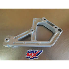 Support de repose pied arrière gauche Kawasaki KL500 1989-90/ KL65O 1989-91 35011-1472